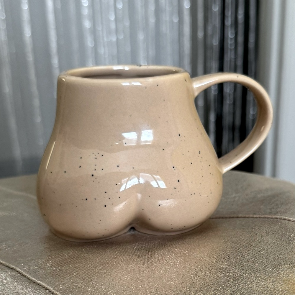 Booty Shaped Ceramic Cup / Booty Mug/Vase: Beige Flecked - Picture 11 of 11